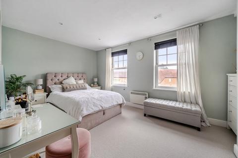 1 bedroom flat for sale, High Street, Esher, KT10