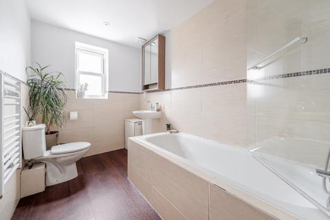 1 bedroom flat for sale, High Street, Esher, KT10