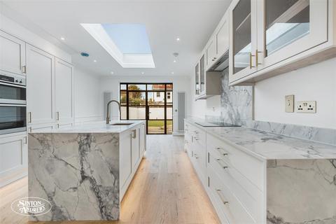 3 bedroom end of terrace house for sale, Chesham Terrace, London