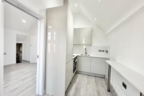 Studio to rent, Canfield Gardens, London NW6