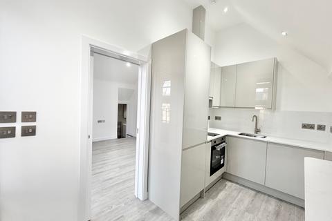 Studio to rent, Canfield Gardens, London NW6