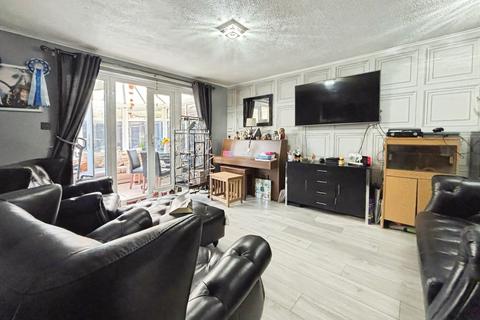 3 bedroom end of terrace house for sale, Waverdale Way, South Shields