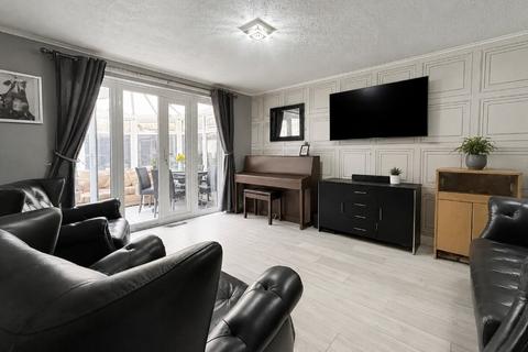 3 bedroom end of terrace house for sale, Waverdale Way, South Shields