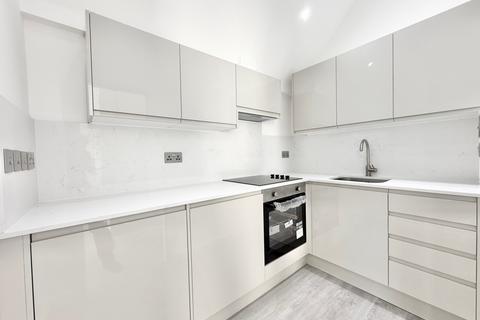 Studio to rent, Canfield Gardens, London NW6