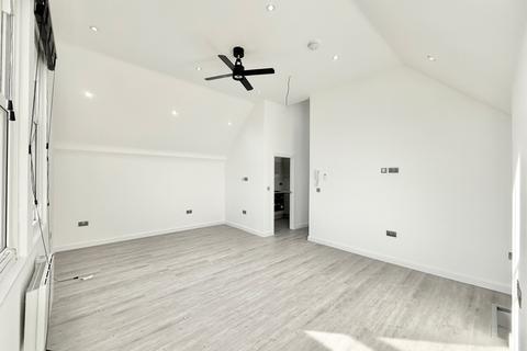 Studio to rent, Canfield Gardens, London NW6