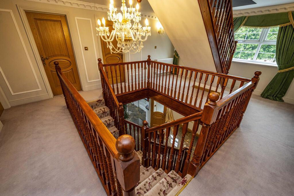 Galleried landing