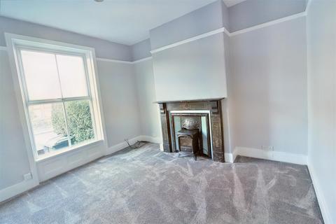 3 bedroom terraced house to rent, Abbey Road, Shepley, HD8 8DY
