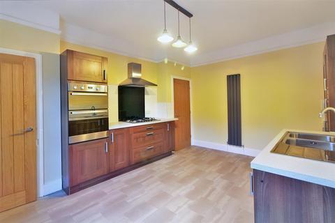 3 bedroom terraced house to rent, Abbey Road, Shepley, HD8 8DY