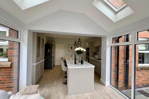3 bedroom detached house to rent, Palmer Road, Sutton-on-Trent, Newark, Nottinghamshire, NG23