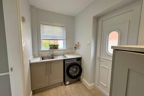 3 bedroom detached house to rent, Palmer Road, Sutton-on-Trent, Newark, Nottinghamshire, NG23