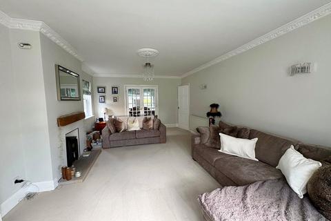 3 bedroom detached house to rent, Palmer Road, Sutton-on-Trent, Newark, Nottinghamshire, NG23