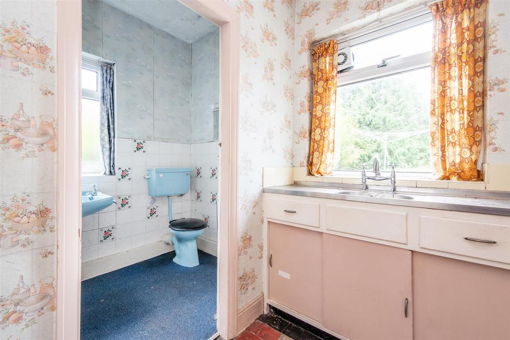 Kitchen/Bathroom