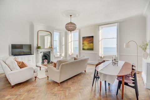 2 bedroom flat for sale, Adelaide Crescent, Hove, BN3