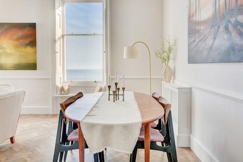 2 bedroom flat for sale, Adelaide Crescent, Hove, BN3