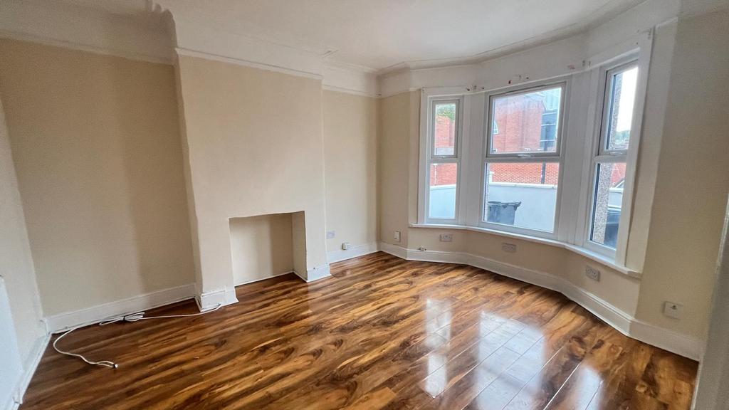 4 bed terraced house to rent Holmesdale Road, Lon