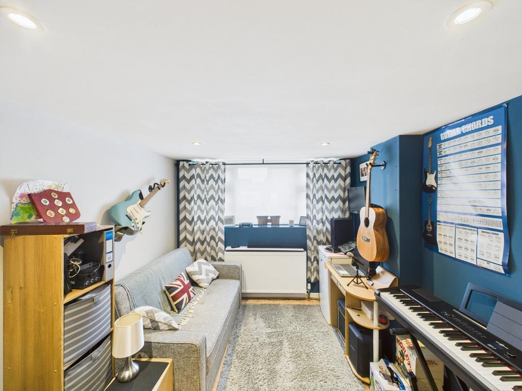 Music/Bedroom 4