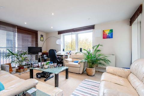 2 bedroom flat for sale, Newport Avenue, London E14