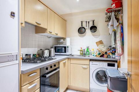 2 bedroom flat for sale, Newport Avenue, London E14