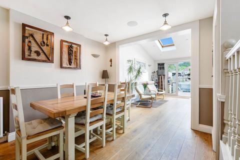 4 bedroom semi-detached house to rent, Chadacre Road, Epsom