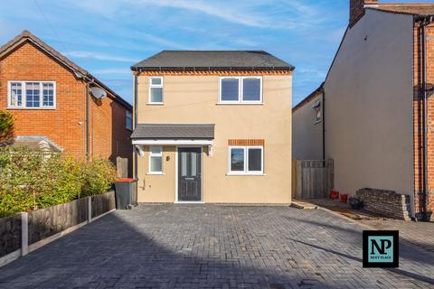 3 bedroom detached house to rent, Coppice View, Wood End, CV9