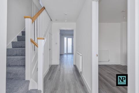 3 bedroom detached house to rent, Coppice View, Wood End, CV9