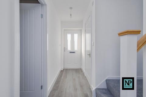 3 bedroom detached house to rent, Coppice View, Wood End, CV9