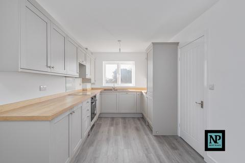 3 bedroom detached house to rent, Coppice View, Wood End, CV9