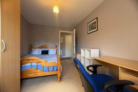 1 bedroom in a flat share to rent, Toucan Close, London NW10