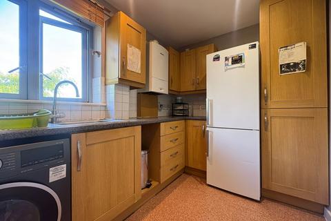 1 bedroom in a flat share to rent, Toucan Close, London NW10