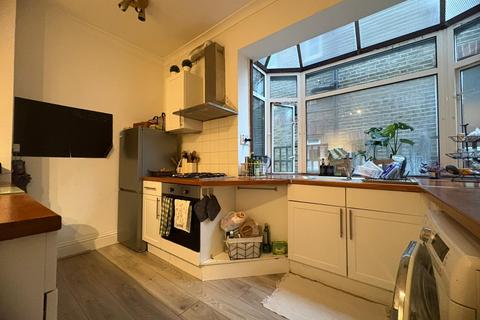 2 bedroom flat to rent, Birch Grove, London W3