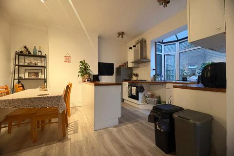 2 bedroom flat to rent, Birch Grove, London W3