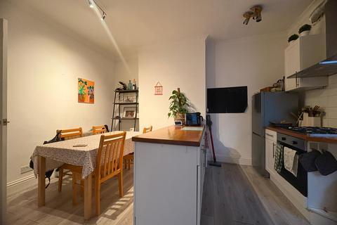 2 bedroom flat to rent, Birch Grove, London W3