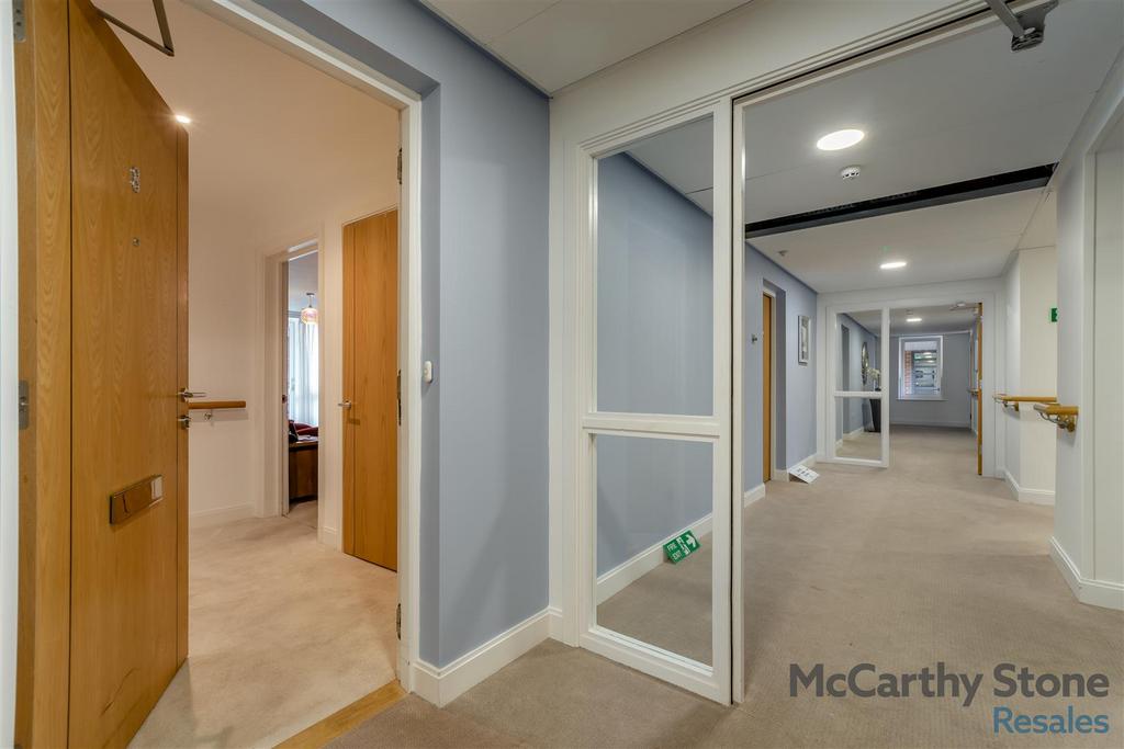 8671987-interior01.jpg