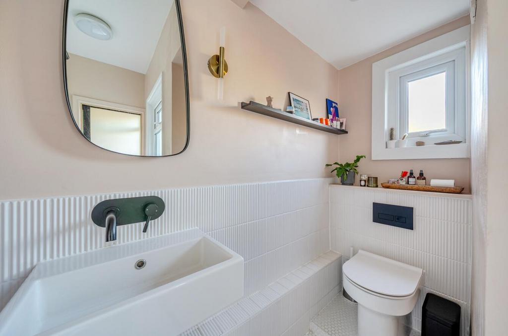 Bathroom2.jpg
