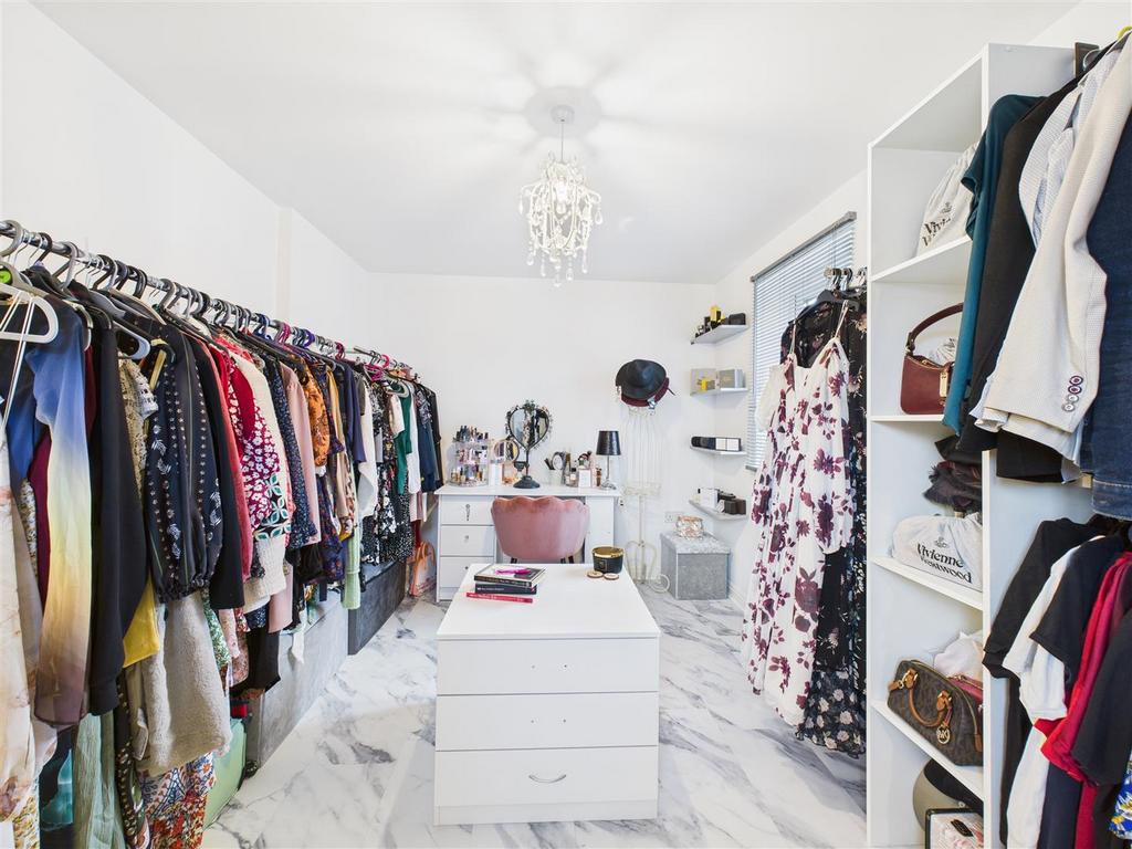 CAM05193 G0-PR0070-STILL012.jpg