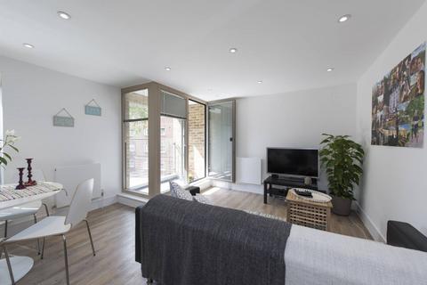 1 bedroom flat to rent, Triangle Place, Clapham South, London, SW4