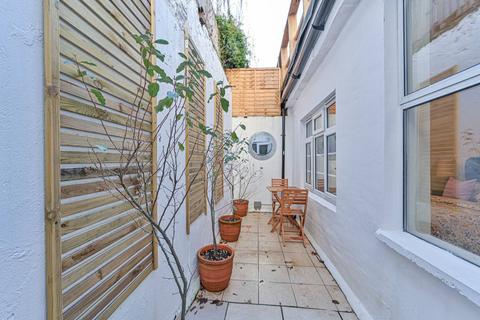 2 bedroom flat for sale, Maude Road, Camberwell, London, SE5