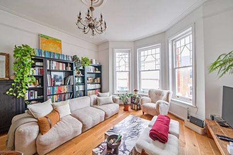 3 bedroom flat to rent, Gondar Gardens, West Hampstead, London, NW6
