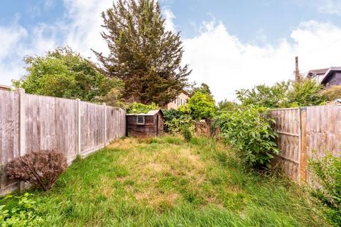 Vincam Close, Twickenham, TW2
