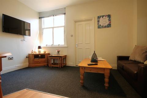 undefined, 6 Huntsmoor House, Spital Tongues
