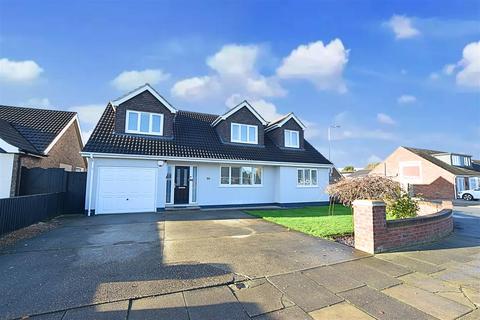 4 bedroom detached house for sale, Weekes Road, Cleethorpes DN35