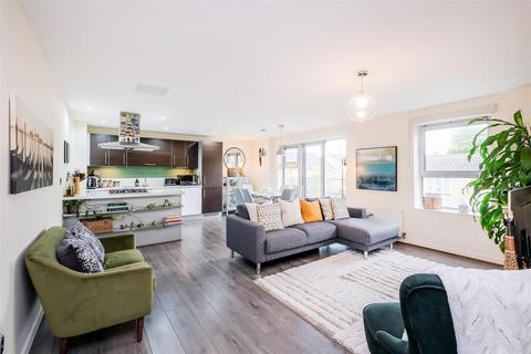Pooley Court, Queen Mary Avenue, London