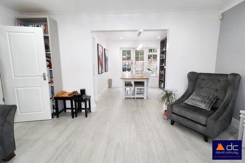 undefined, Squirrels Close, Uxbridge, UB10 9NZ