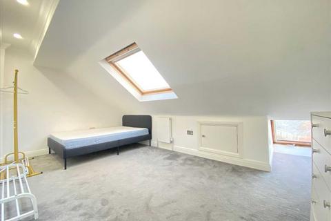 House share to rent, Perryn Road, Acton