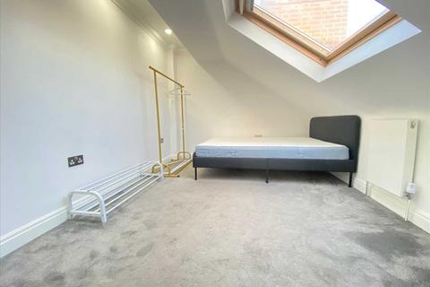 House share to rent, Perryn Road, Acton