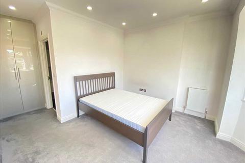 House share to rent, Perryn Road, Acton