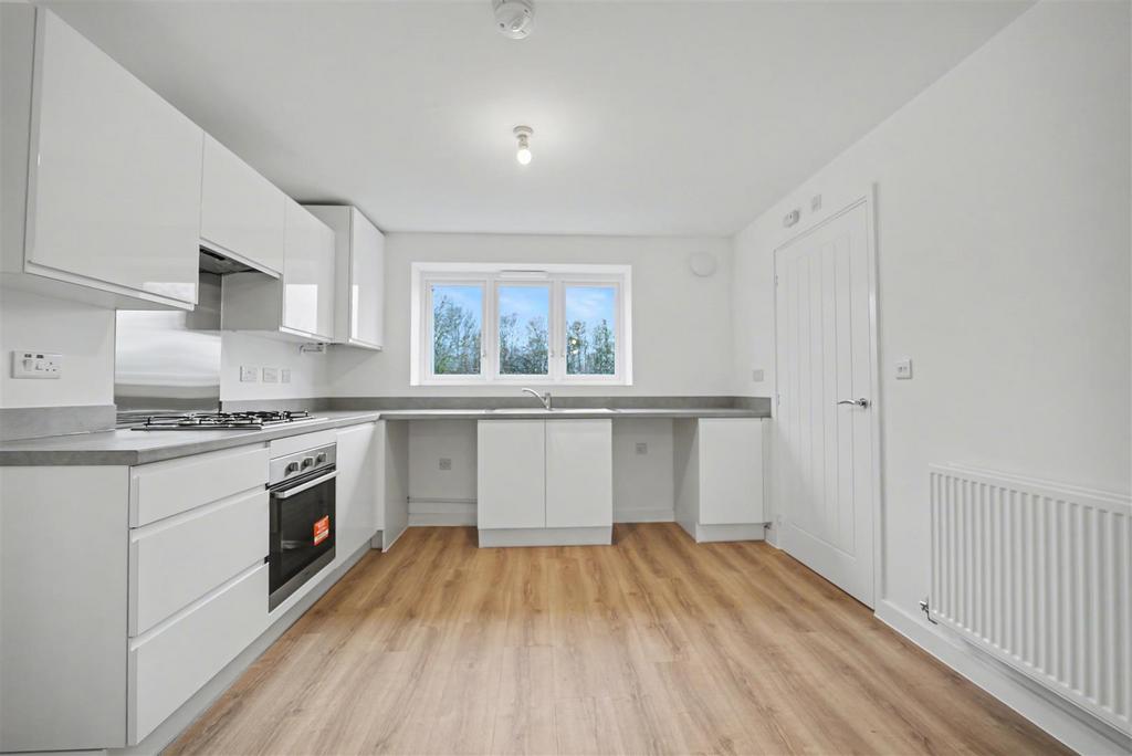 Kitchen 2.jpeg