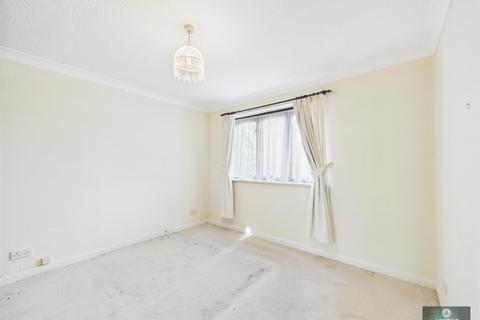 undefined, Connaught Gardens, West Green RH10
