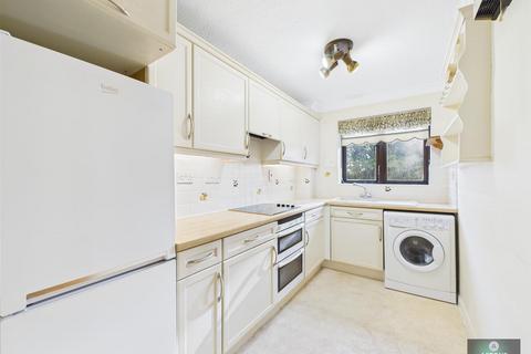 undefined, Connaught Gardens, West Green RH10