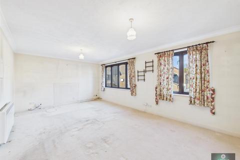 undefined, Connaught Gardens, West Green RH10